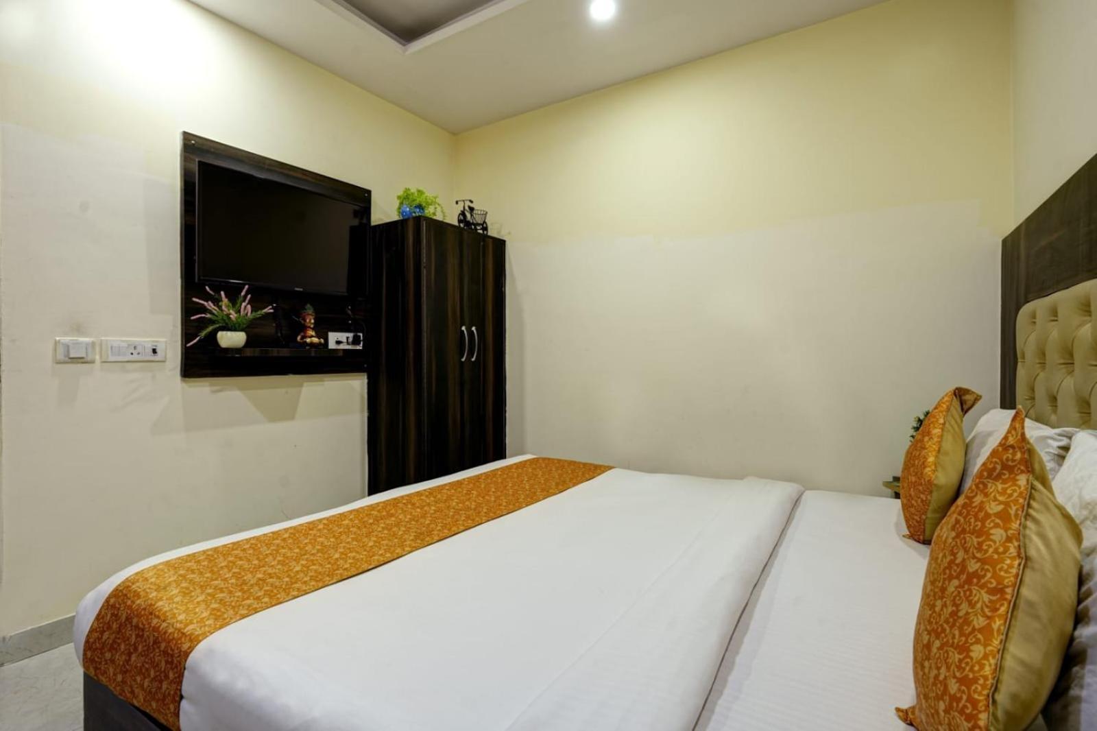 Hotel Ivy Plaza New Delhi
